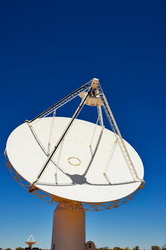 Large Array Radio Telescopes