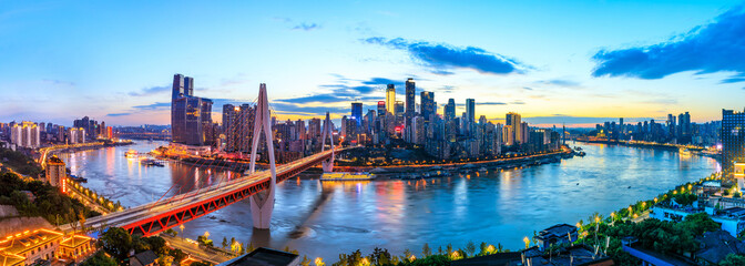 Naklejka premium Chongqing architectural scenery and rivers and sky at night