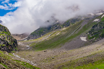hiking trail to hampta pass