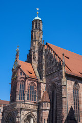 Fototapeta na wymiar Die Frauenkirche in Nürnberg/Deutschland am Hauptmarkt