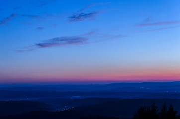 Panorama z Bezmiechowej nocą