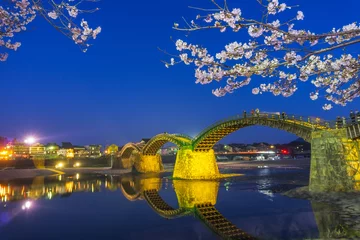 Papier Peint photo Le pont Kintai Sakura blooming at Iwakuni, Japan