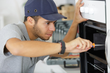 expert panel fixing the kitchen