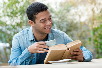 Fototapeta premium man reading newspaper at outdoor cafe