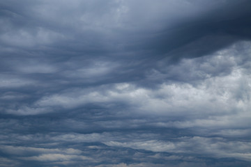 Obraz premium Dark and stormy clouds before the arrival of a thunderstorm in summer
