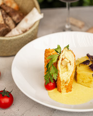 Crispy chicken in sauce and mashed potatoes