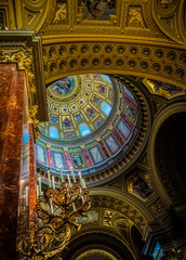 Fototapeta na wymiar Sunday morning prayer in Basilica of St. Ishtwan, Budapest 