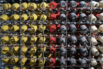 Thread spools of an industrial weaving loom for fabrication of f