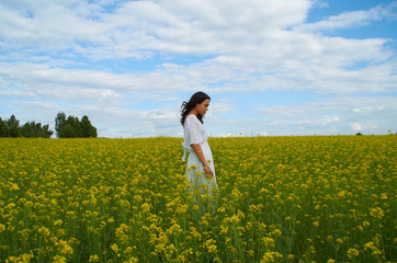 Fototapeta premium girl in white dress in a field of flowers