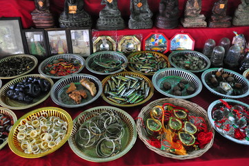 Thai temples that are beautifully decorated with Thai art.	