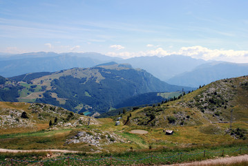 Fototapeta na wymiar Berg Monte Baldo am Gardasee in Norditalien
