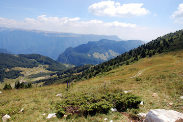Fototapeta na wymiar Berg Monte Baldo am Gardasee in Norditalien
