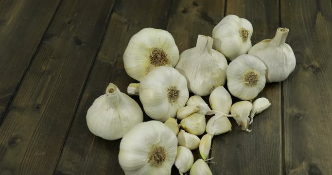 Aglio ingrediente per cucinare