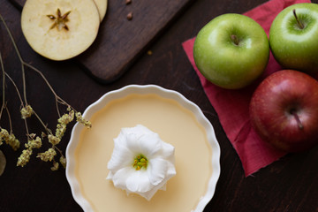 Rosh HaShana, apples with honey