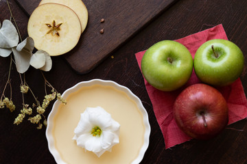 Rosh HaShana, apples with honey