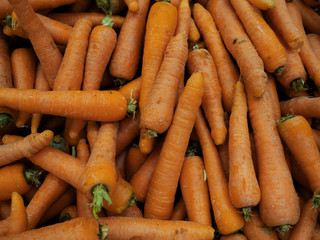 Fresh carrot in the grocery store    Beautiful ripe carrot background, carrots are good for health, healthy ripe carrot for preparing meal