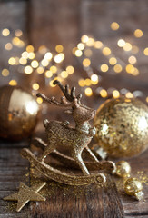 Goldenes Schweinchen vor Lichtern
