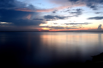 Fototapeta na wymiar sunset over the river of Diamond Harbour .