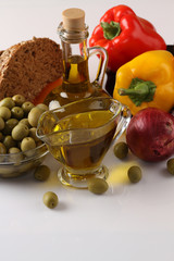Olives, oil, pepper, onion and bread