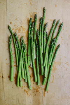Bunch of fresh cut garden asparagus on a wooden cutting board