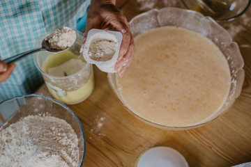 preparing cakes and pastries at home