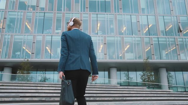 Businessman goes for the first time to a new job