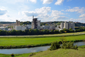 Zementwerk in Harburg