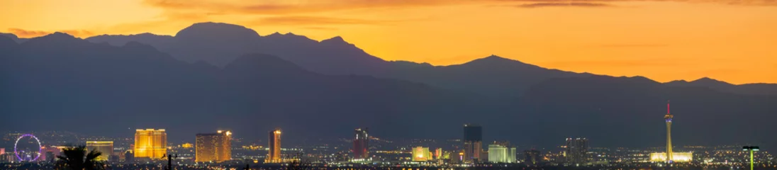 Fotobehang Luchtfoto zonsondergang hoge hoekmening van de binnenstad van Las Vegas Strip © Kit Leong