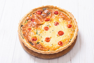 Spinach Quiche lorraine with tomatoes