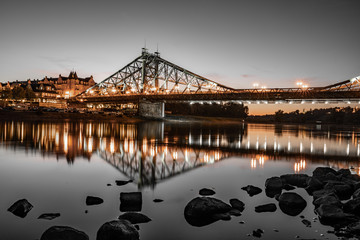 blaues Wunder - Brücke in Dresden bei Nacht