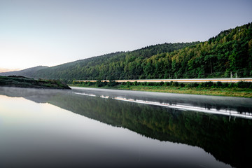 Fototapeta premium Elbe in der Morgendämmerung der Sächsischen Schweiz
