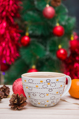 Obraz na płótnie Canvas cup of coffee on the background of a festive Christmas tree