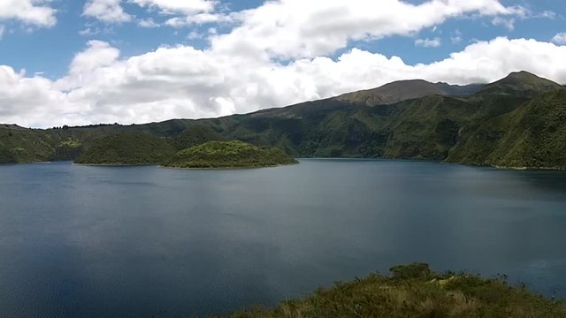 vista aerea de laguna Cuicocha