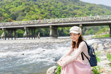 Fototapeta premium 観光する女性 京都