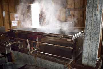 Wood burning evaporator with steaming sap for Maple syrup production in a sugar shack