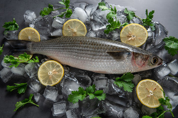 a fresh ahead fish on crushed ice