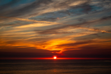 Fototapeta na wymiar Colorful ocean sunset with beautiful clouds 