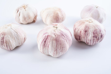 Obraz premium Chinese cooking spice garlic head on white background