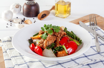  Fried fish with vegetables in black pepper sauce
