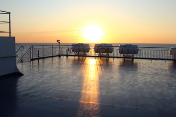 フェリー　朝焼け