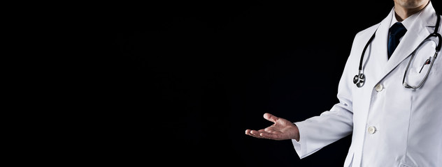 医者 黒背景 コピースペース