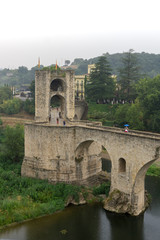 Fototapeta na wymiar Village Besalu. Bridge over the river Fluvia. Girona