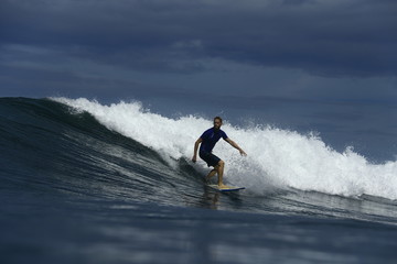 Surfen in El Tunco, El Salvador