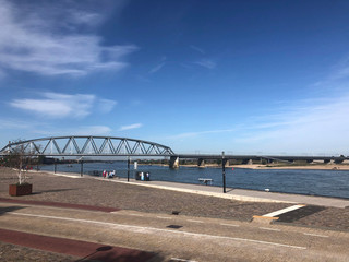 Obraz premium The railway bridge over the Waal river