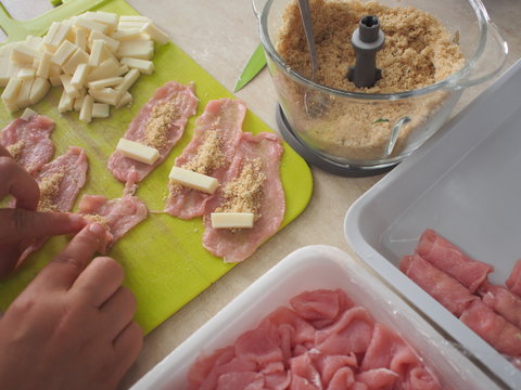 preparazione di involtini di carne