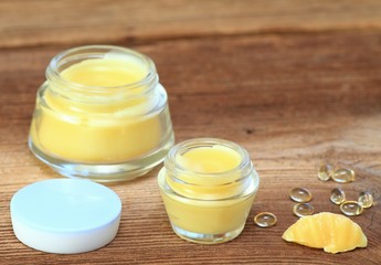 Homemade natural lip balm. Made from beeswax, sheabutter, olive and coconut oil mixed together. - obrazy, fototapety, plakaty