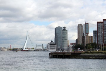 Fototapeta na wymiar Skyline von Rotterdam.