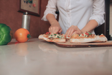 Obraz na płótnie Canvas chef prepares pizza at home