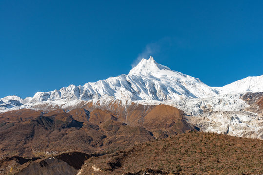 Manaslu, seen on the way to Samdo