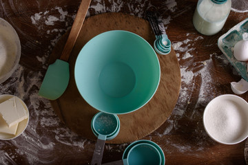 Confectioner's table, with mint-colored dishes, Indigents for dessert.